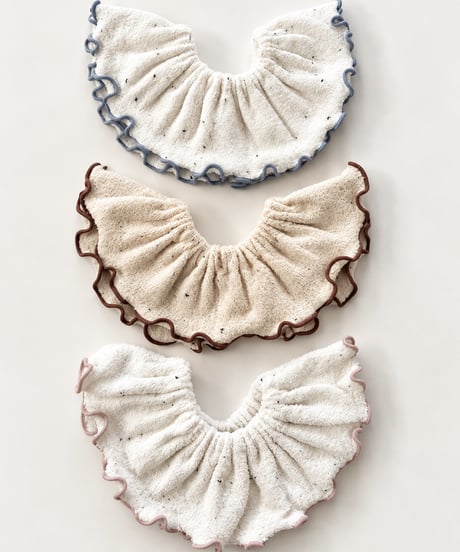 即納Piping Frill Pile Bib
