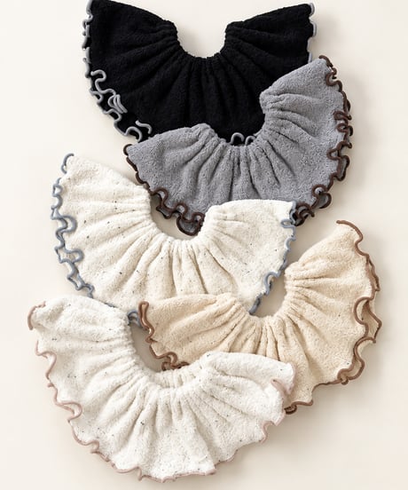 即納Piping Frill Pile Bib