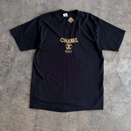 90'sFRUIT OF THE LOOM "BOOTLEG CHANEL EMBROIDERED LOGO TEE"