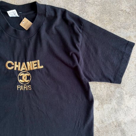 90'sFRUIT OF THE LOOM "BOOTLEG CHANEL EMBROIDERED LOGO TEE"