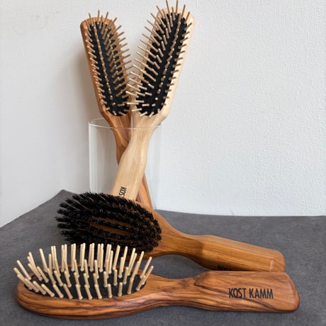 [KOSTKAMM]  Olive Wood Hair Brush with Black Boar Bristle / 17cm / オリーブウッド オーバル型 黒猪毛ブラシ / 4207