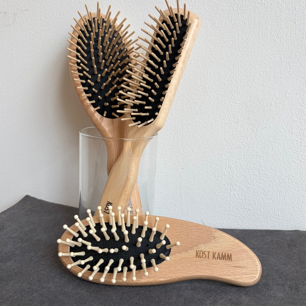 KOSTKAMM] Waxed Beech Wood Dolphin Brush / 14