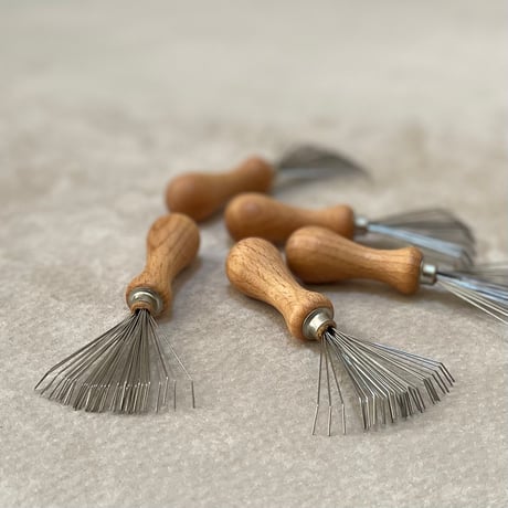 [KOSTKAMM]  Beech Wood Comb and Brush cleaner
