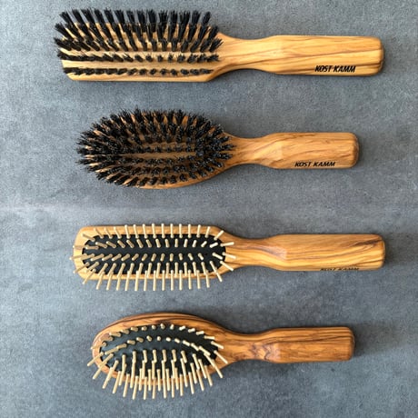 [KOSTKAMM]  Olive Wood Hair Brush with Black Boar Bristle / 21cm / オリーブウッド スレンダー型 黒猪毛ブラシ / 4117