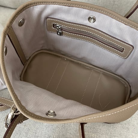 【9月再販予定】 Leather midium tote bag (Greige)
