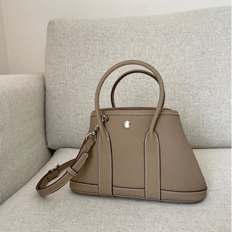 Leather midium tote bag (Greige)