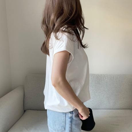 Sleeveless wide tops