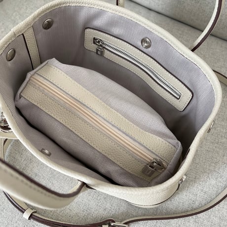 Leather midium tote bag(Ivory)