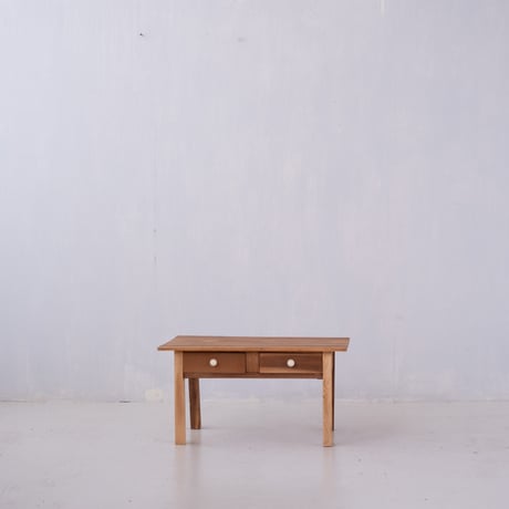 小ぶりなサイズが愛らしい 白いつまみのついた文机/st.1371