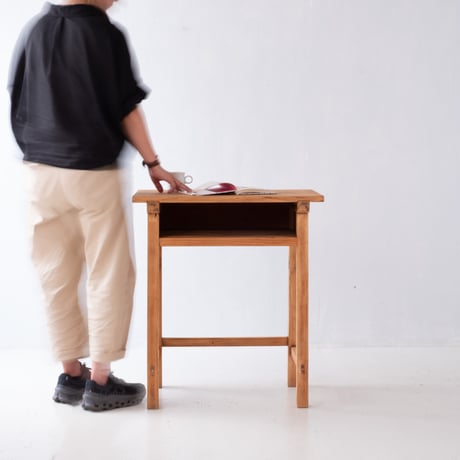 コンパクトな暮らしにちょうどいい 淡い木色の学校机/st.1394