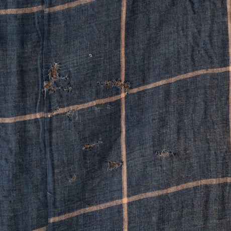 linen×indigo・繕い跡に温もりを感じる白格子柄の古布【156cm × 175cm】/st.1369
