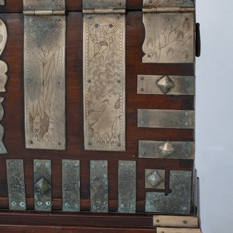 華やかな金具に風格が宿る 1800年代の李朝家具「バンダジ」/sa.1523'C