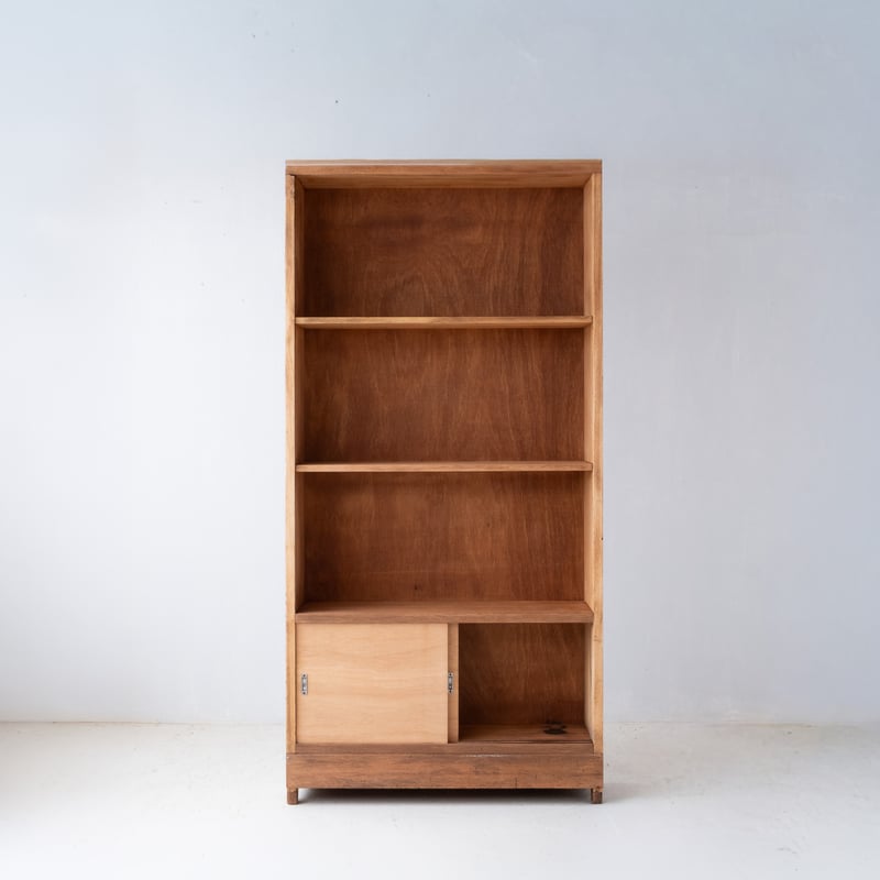木色の濃淡が景色をつくる 引戸を備えたオープンラック/sa.1417'D