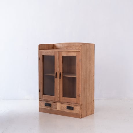 日々の景色を整える 2杯の抽斗を備えたガラス扉付き本棚/sa.1338'A