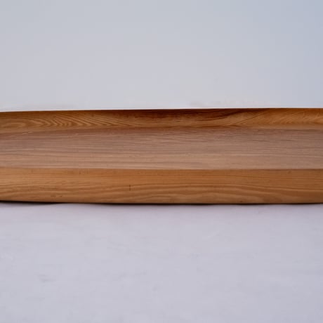 時を重ねた風合いと、滲むような木目を味わう 松の大盆/st.1450