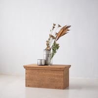 お気に入りたちを飾るための小さな舞台、木の展示台/st.1431