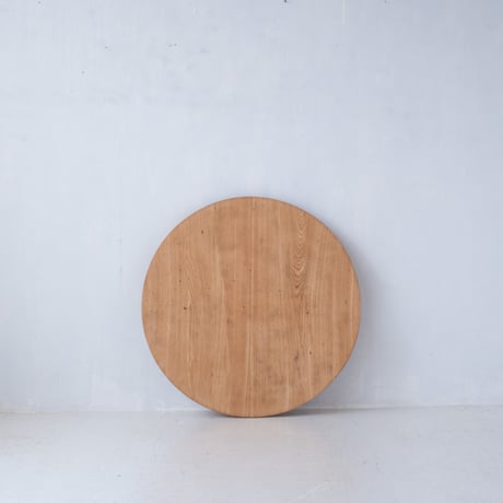 丸いテーブルを囲むおだやかなひと時、便利な折りたたみ式のちゃぶ台/st.1460