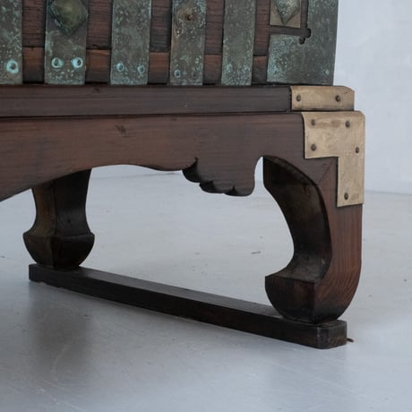 華やかな金具に風格が宿る 1800年代の李朝家具「バンダジ」/sa.1523'C