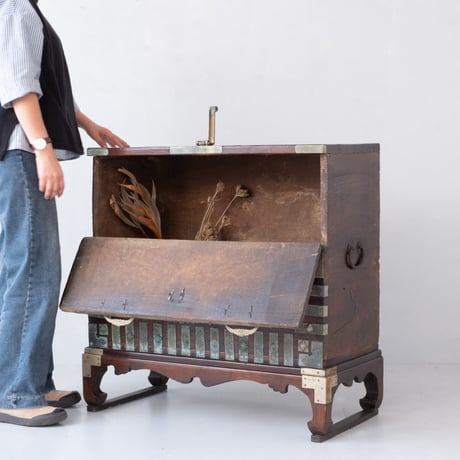 華やかな金具に風格が宿る 1800年代の李朝家具「バンダジ」/sa.1523'C