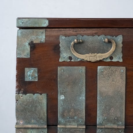 華やかな金具に風格が宿る 1800年代の李朝家具「バンダジ」/sa.1523'C