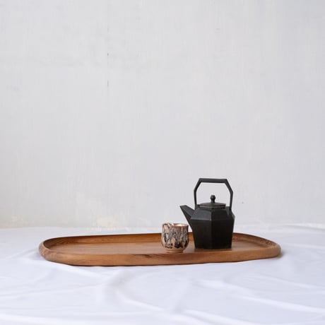時を重ねた風合いと、滲むような木目を味わう 松の大盆/st.1450