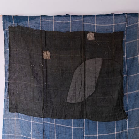 linen×indigo・繕い跡に温もりを感じる白格子柄の古布【156cm × 175cm】/st.1369