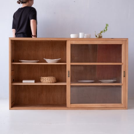 商談中/ 奥行きを抑えた構造の 木味豊かでシンプルな水屋/sa.1362'D