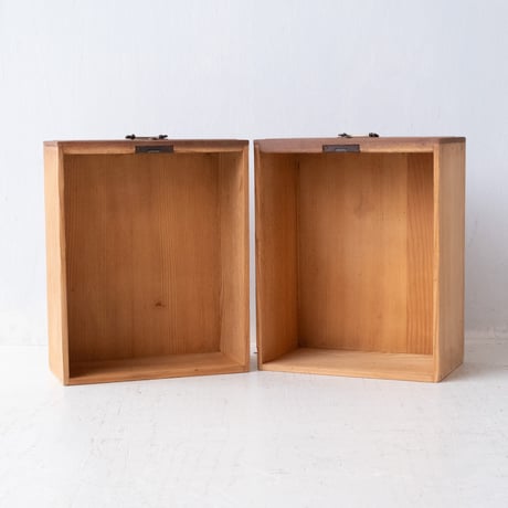 ころんと丸い水色に目が留まる 剥離加工を施した小さな収納棚/st.1452