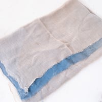 生成色から淡青へのグラデーションが美しい 麻の蚊帳生地古布 (220× 190cm)/st.1297
