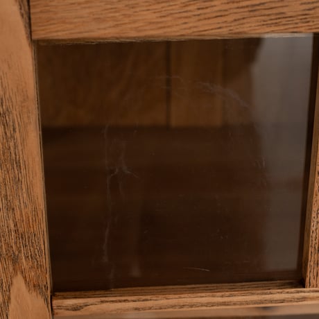 2杯の抽斗を備えた ガラス扉付きの上品な収納庫/sa.1374'C