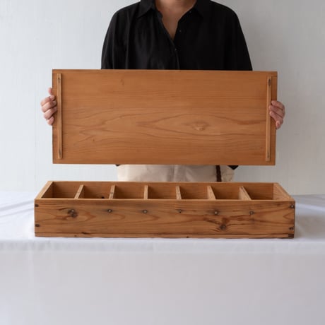 7つの部屋がずらりと並ぶ 片付け上手な木の収納箱/st.1380