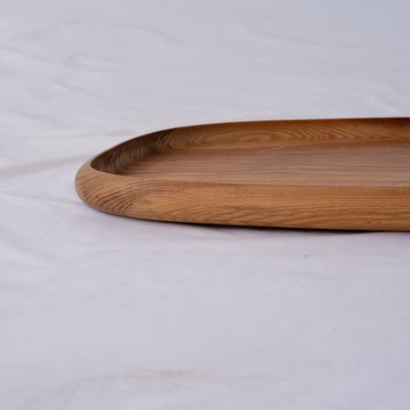 時を重ねた風合いと、滲むような木目を味わう 松の大盆/st.1450