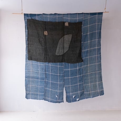 linen×indigo・繕い跡に温もりを感じる白格子柄の古布【156cm × 175cm】/st.1369