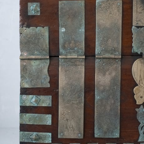 華やかな金具に風格が宿る 1800年代の李朝家具「バンダジ」/sa.1523'C