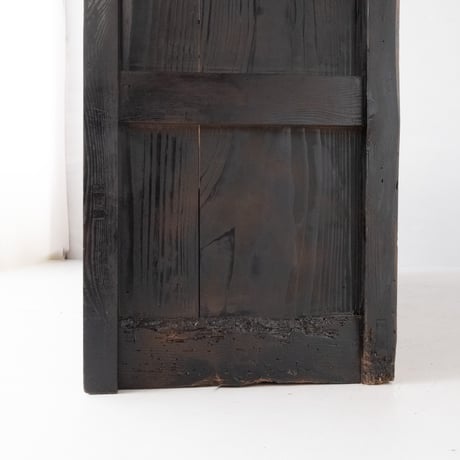黒が空間を引き締める・和箪笥リメイク・ガラス戸のブラックローボード/sa.1503'E
