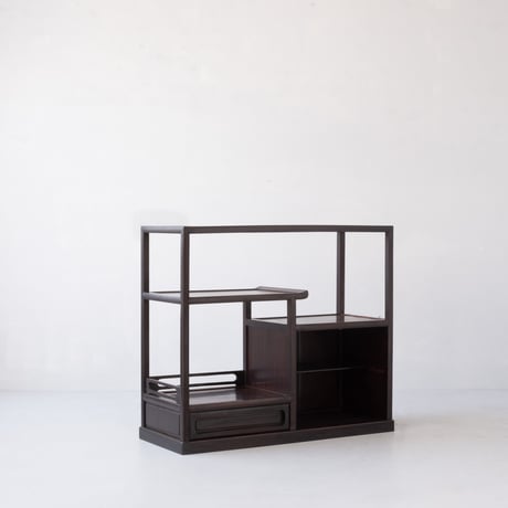 高低差がつくる美しいリズム オリジナルを生かした、違い棚付きの茶棚/sa.1478'B