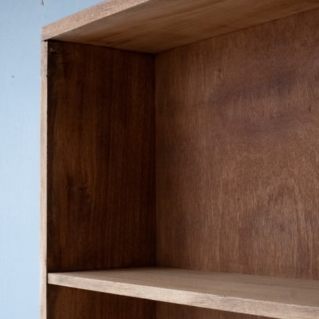 木色の濃淡が景色をつくる 引戸を備えたオープンラック/sa.1417'D