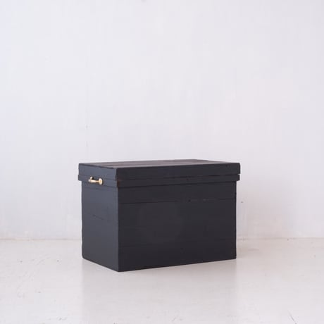 真鍮の取手付き・ブラックカラーにリペイントした茶箱/st.1341
