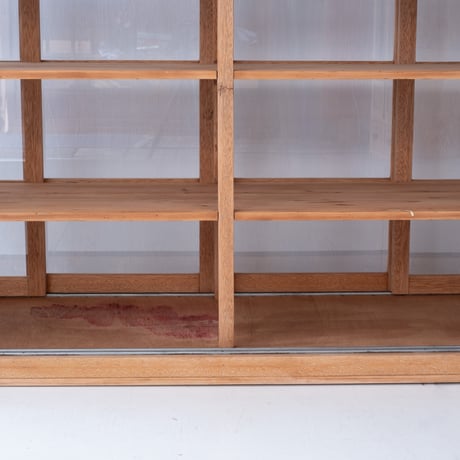 両面にガラスの引き戸を備えた 空間の主役になる贅沢な水屋/sa.1375'E