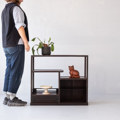 高低差がつくる美しいリズム オリジナルを生かした、違い棚付きの茶棚/sa.1478'B