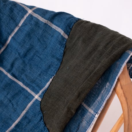 linen×indigo・繕い跡に温もりを感じる白格子柄の古布【156cm × 175cm】/st.1369