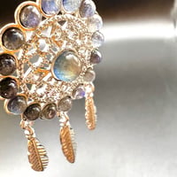 【魂を育み叡智を宿す！】ラブラドライトのドリームキャッチャーペンダントトップ