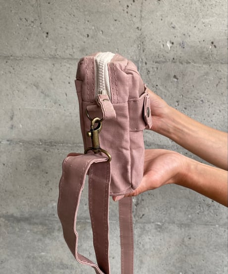 【フラップ部分をリニューアル！】ロングショットポシェット -アシュリーピンク-