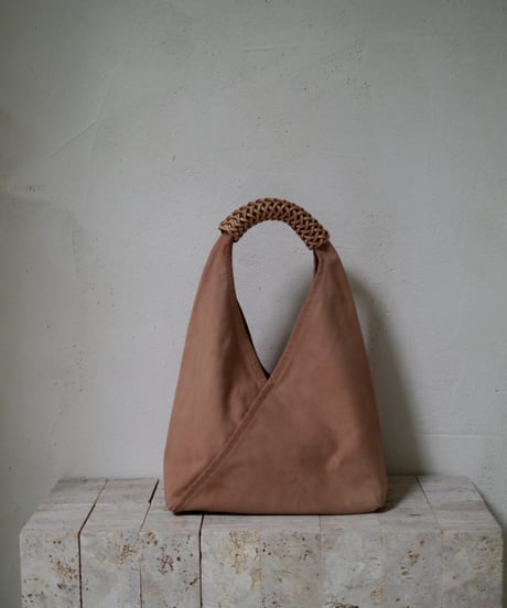【KAMAROAN（カマロアン）】Woven Triangle Bag 58 - PINK BETEL NUT
