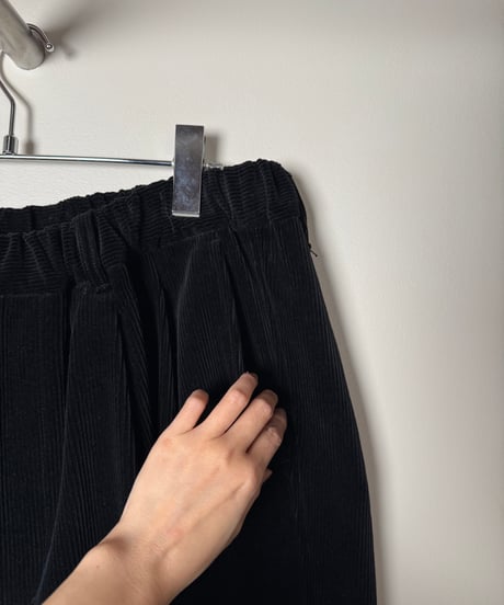 【YOKO SAKAMOTO（ヨーコサカモト）】DOUBLE PLEATED WIDE EASY PANTS –BLACK