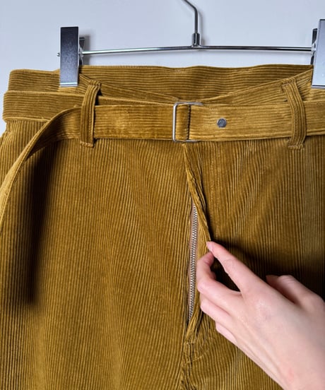 【YOKO SAKAMOTO（ヨーコサカモト）】BELTED TROUSERS -AMBER