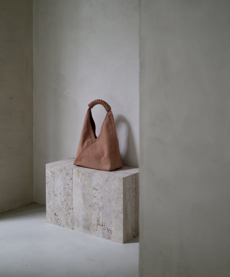 【KAMAROAN（カマロアン）】Woven Triangle Bag 58 - PINK BETEL NUT