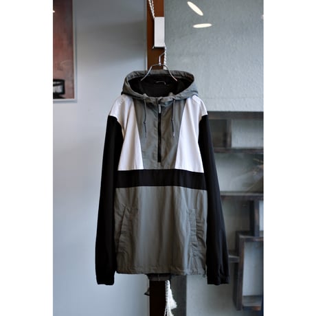 “COTTON ON” Nylon Anorak