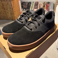 AREth  PLUG Black / Gum
