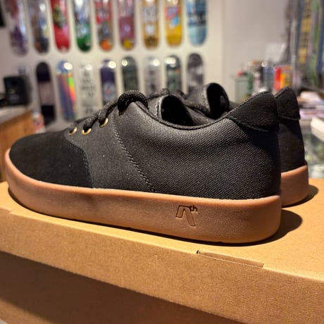 AREth  PLUG Black / Gum